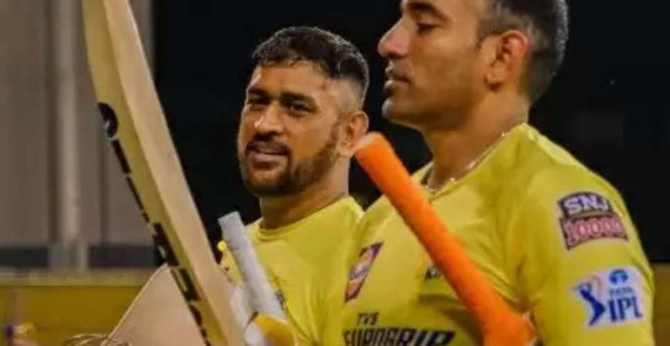 '...Eats butter chicken without chicken', Dhoni is quite weird when it comes to eating, says Uthappa
