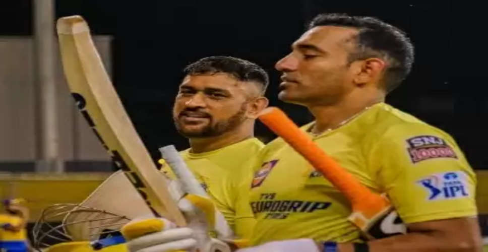 '...Eats butter chicken without chicken', Dhoni is quite weird when it comes to eating, says Uthappa