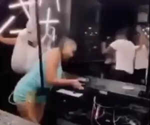 Chaos Erupts in Restaurant Over Dipping Sauce Charge: Viral Video Shocks Viewers