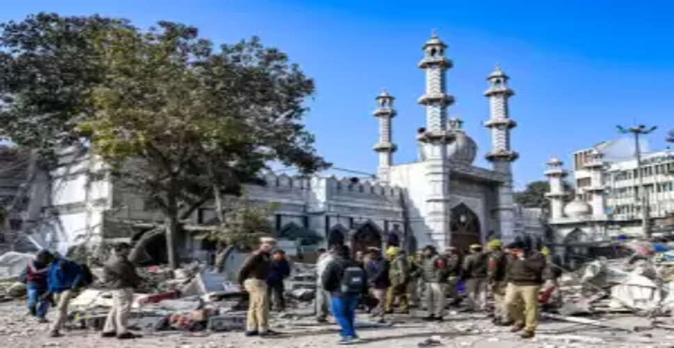 Delhi Police Make More Arrests in Turkman Gate Stone-Pelting Incident