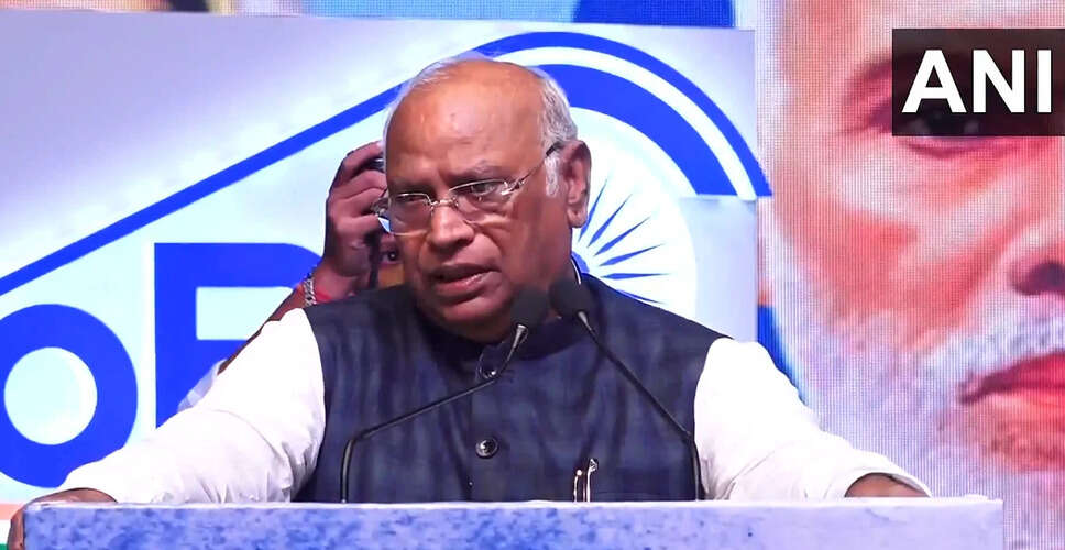 Congress Leaders Protest Against Changes to MGNREGA, Vow Nationwide Movement