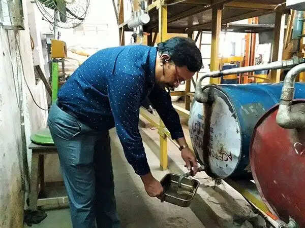 Innovative Engineer Converts Plastic Waste into Affordable Petrol