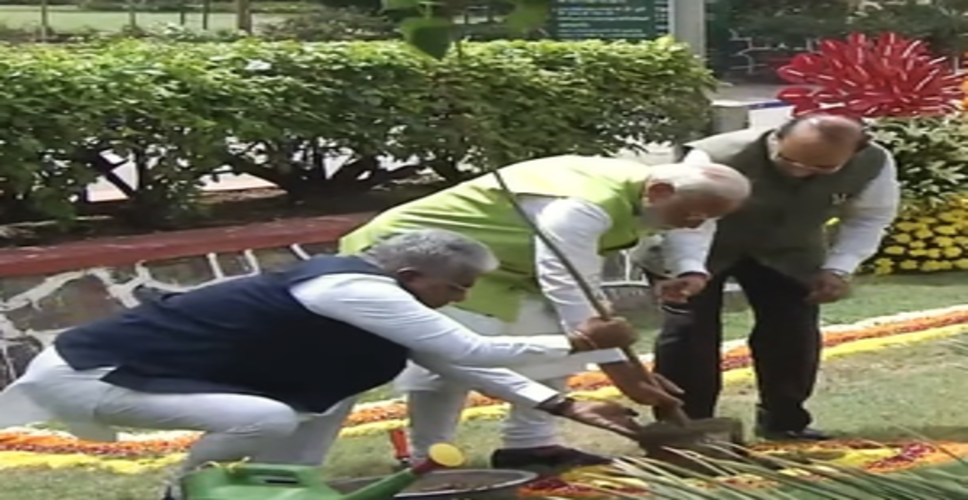 PM Modi plants Peepal sapling on World Environment Day