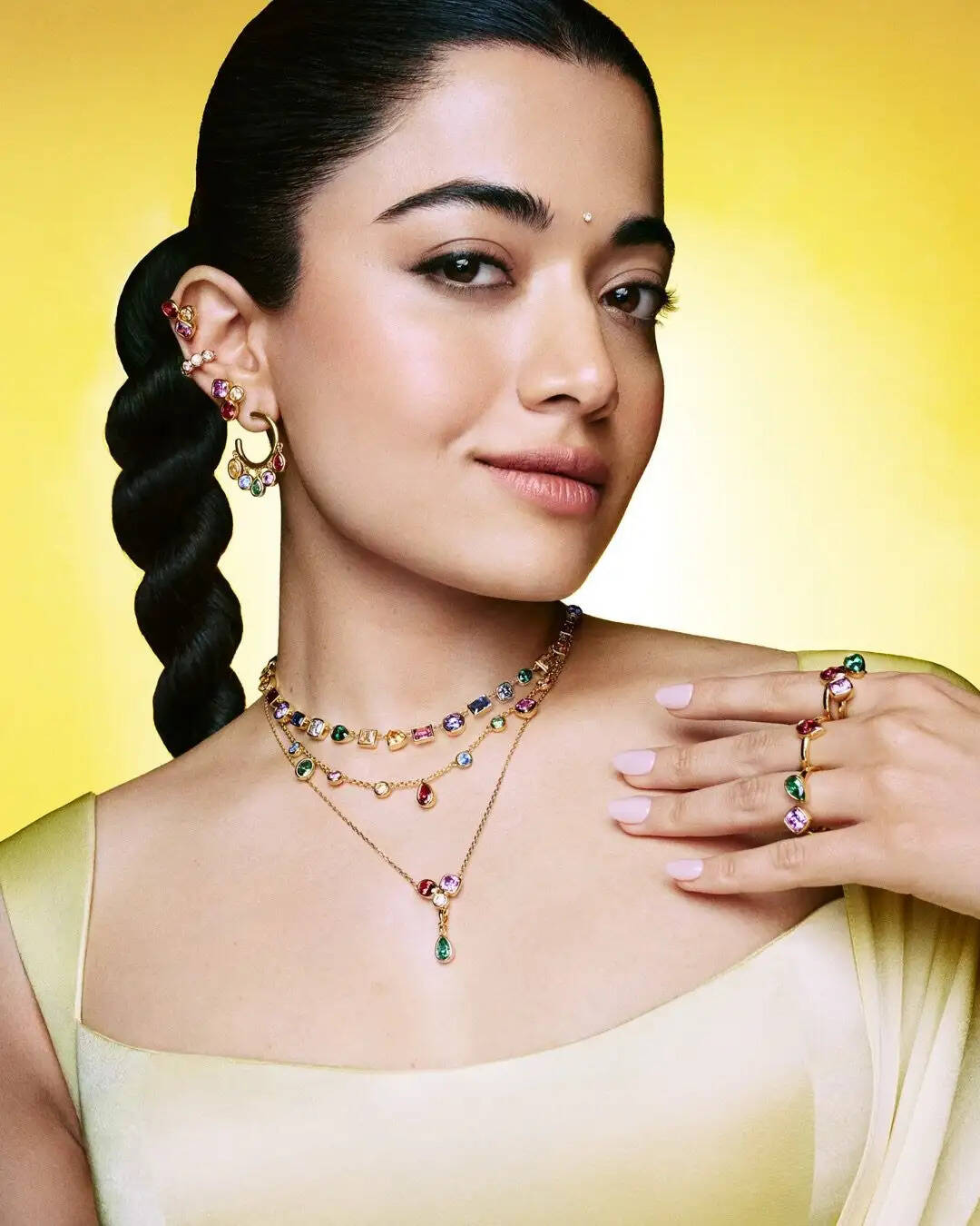 Rashmika Mandanna's Stunning New Photos Create Buzz in South Indian Cinema