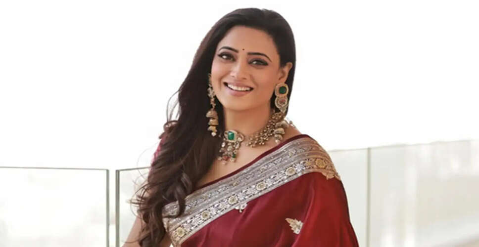 Shweta Tiwari Dazzles in a Banarasi Saree: A Modern Twist on Tradition