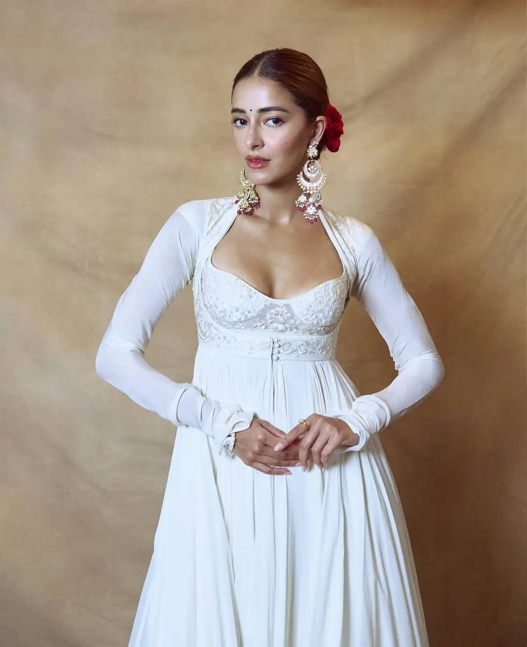 Timeless Elegance: Modern Actresses Embrace Vintage White Ethnic Wear