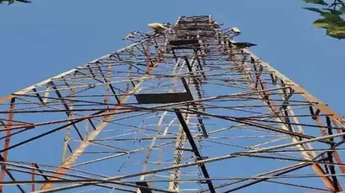 Young Woman Climbs Mobile Tower Over Marriage Dispute in Ballia