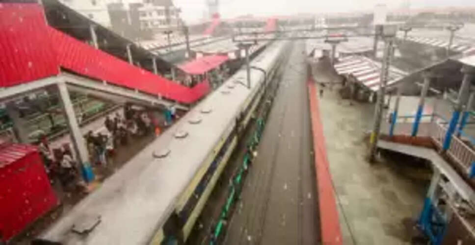 Rescue Operation at Dungarpur Railway Station Saves 22 Minors from Trafficking