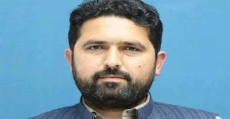 Khyber Pakhtunkhwa CM Sohail Afridi's Ongoing Struggle to Meet Imran Khan