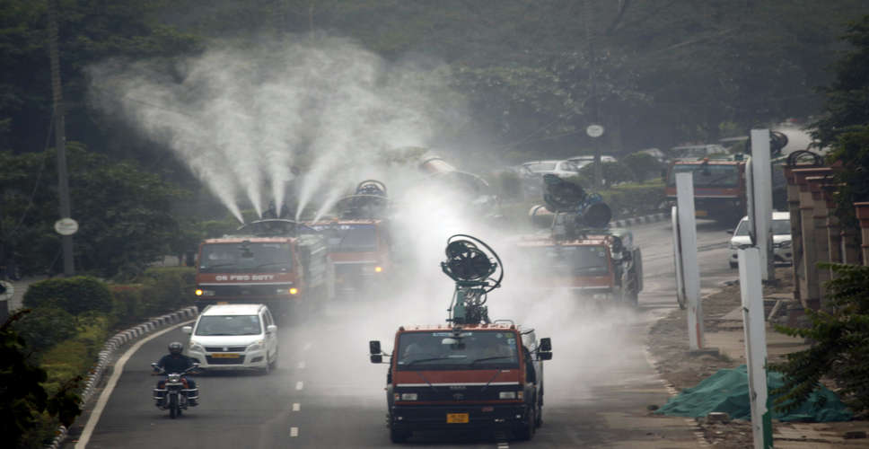 Delhi’s air quality continues to be in ‘very poor’ category