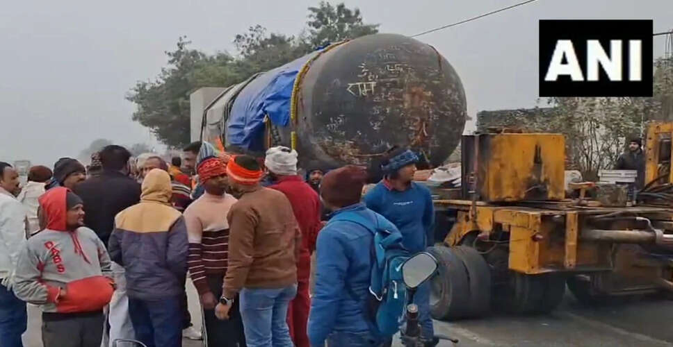 World's Largest Shivling Arrives in Bihar: A Historic Journey from Tamil Nadu