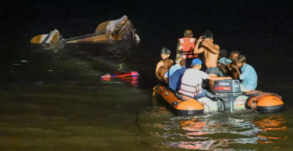 Ongoing Rescue Efforts After Cruise Boat Capsizes in Madhya Pradesh