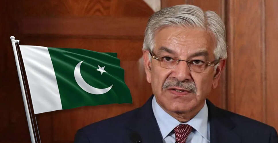 Pakistan's Defense Minister Acknowledges Hybrid Governance Model