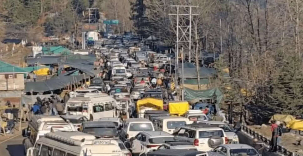 Manali's Winter Tourism Surge Creates Traffic Challenges