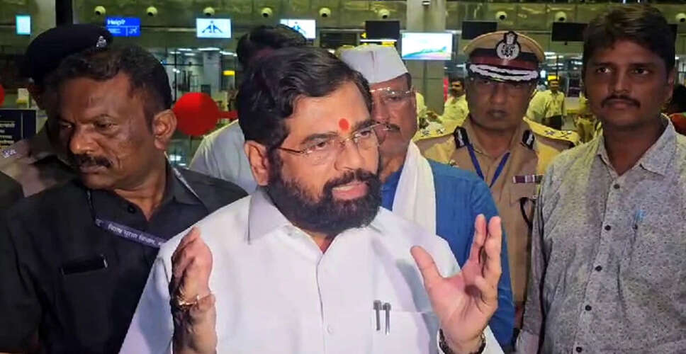 Eknath Shinde Aids Family of Martyr in Kashmir Terror Attack
