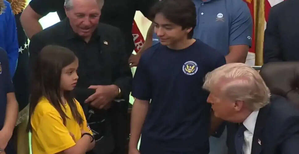 Viral Moment: Trump&rsquo;s Awkward Exchange with Young Athlete