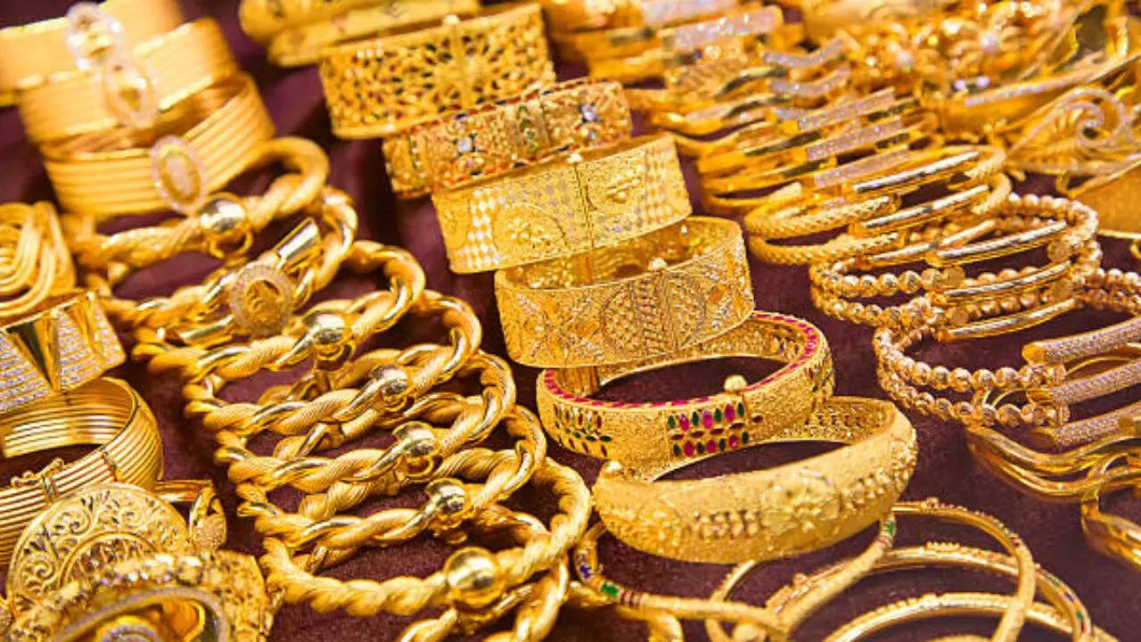 Gold Prices Face Volatility as Senco Gold Shares Surge