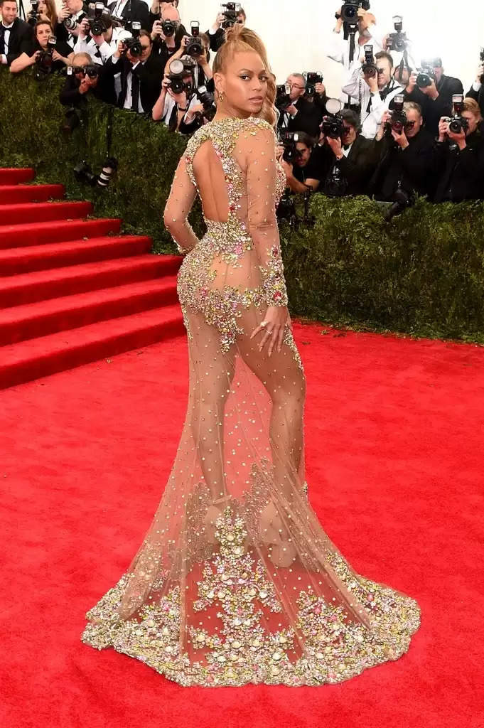 "Met Gala's Fashion Rebels: 10 Celebrities Who Defied Expectations on the Red Carpet"
