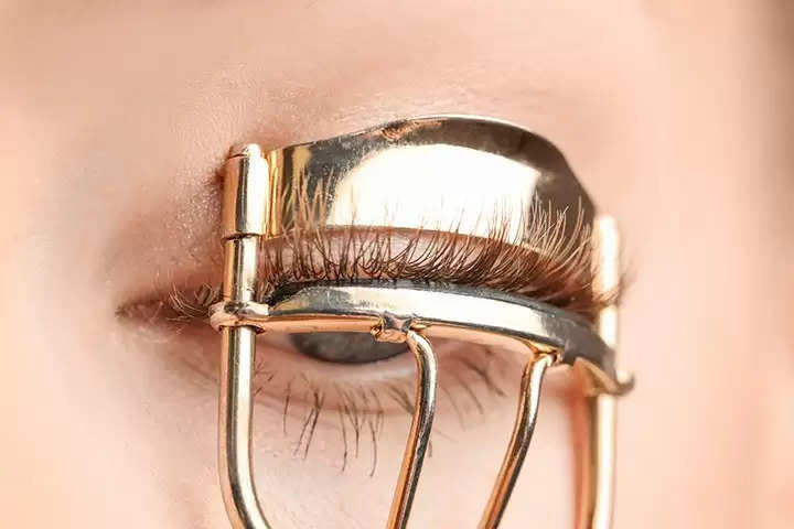 "The Perfect Curl: 10 Common Mistakes to Steer Clear of with Your Eyelash Curler"