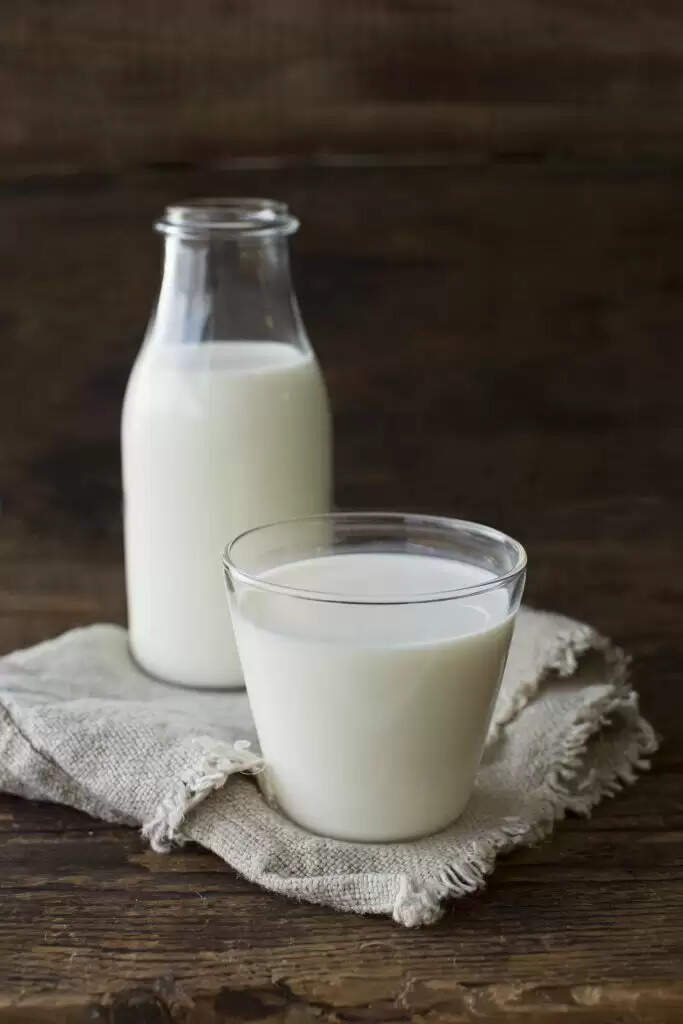 DIY Skimmed Milk: A Low-Calorie Alternative to Whole Milk That You Can Easily Make at Home