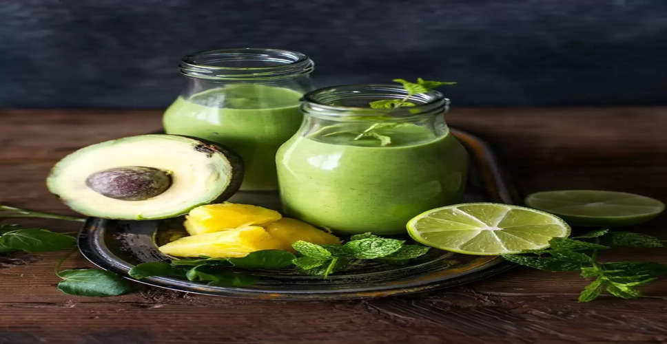 Juicing for Health: Unpacking the Pros and Cons of Starting Your Day with a Green Juice, According to Nutrition Experts