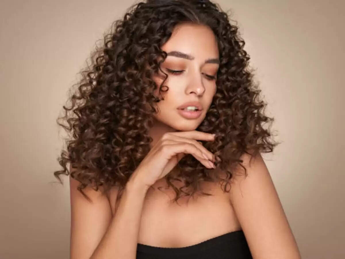 From Dull to Dazzling: How to Enhance and Maintain Shiny, Glossy Curls