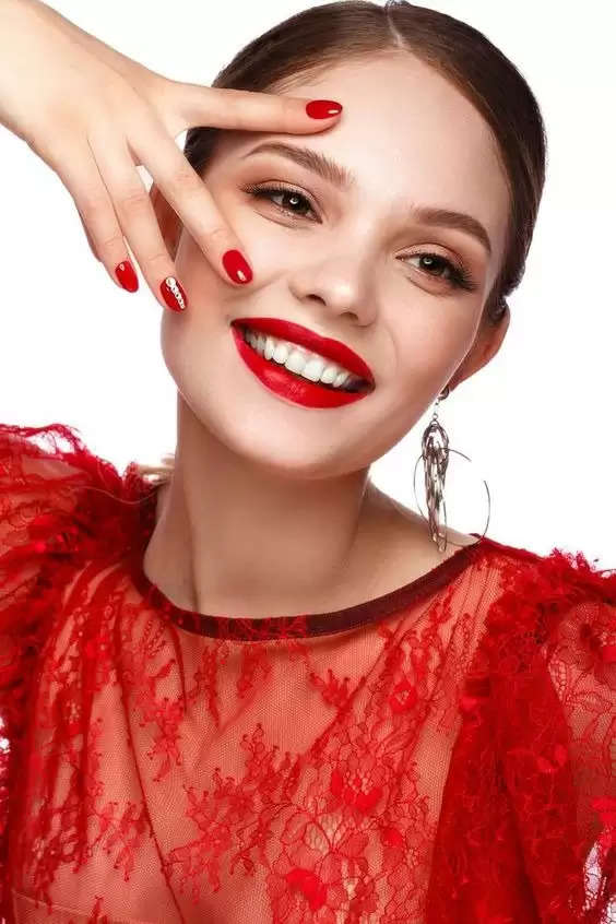 Red Hot Tips: Master the Art of Applying Red Lipstick with this Easy Tutorial