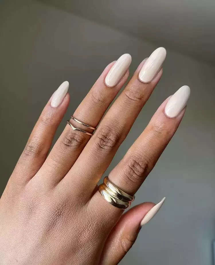"Sweet and Chic: Nail Art Inspiration for the 'Vanilla Girl' Aesthetic"