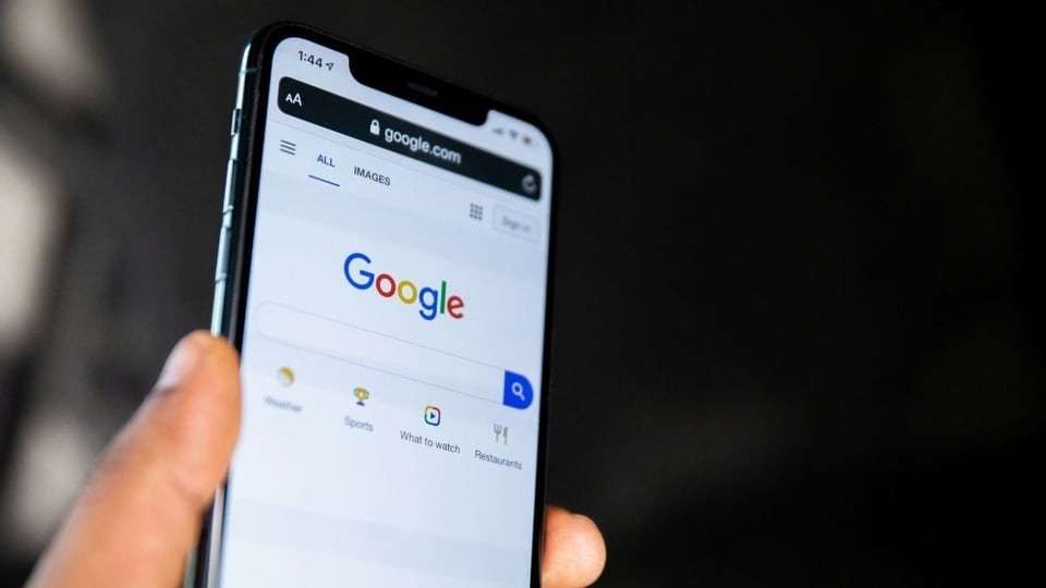 Report: Google Experimenting with Redesigned Bottom Search Bar for Android