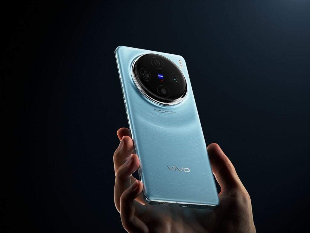 Vivo X200 Leaks: First Look at Its Front and Rear Design